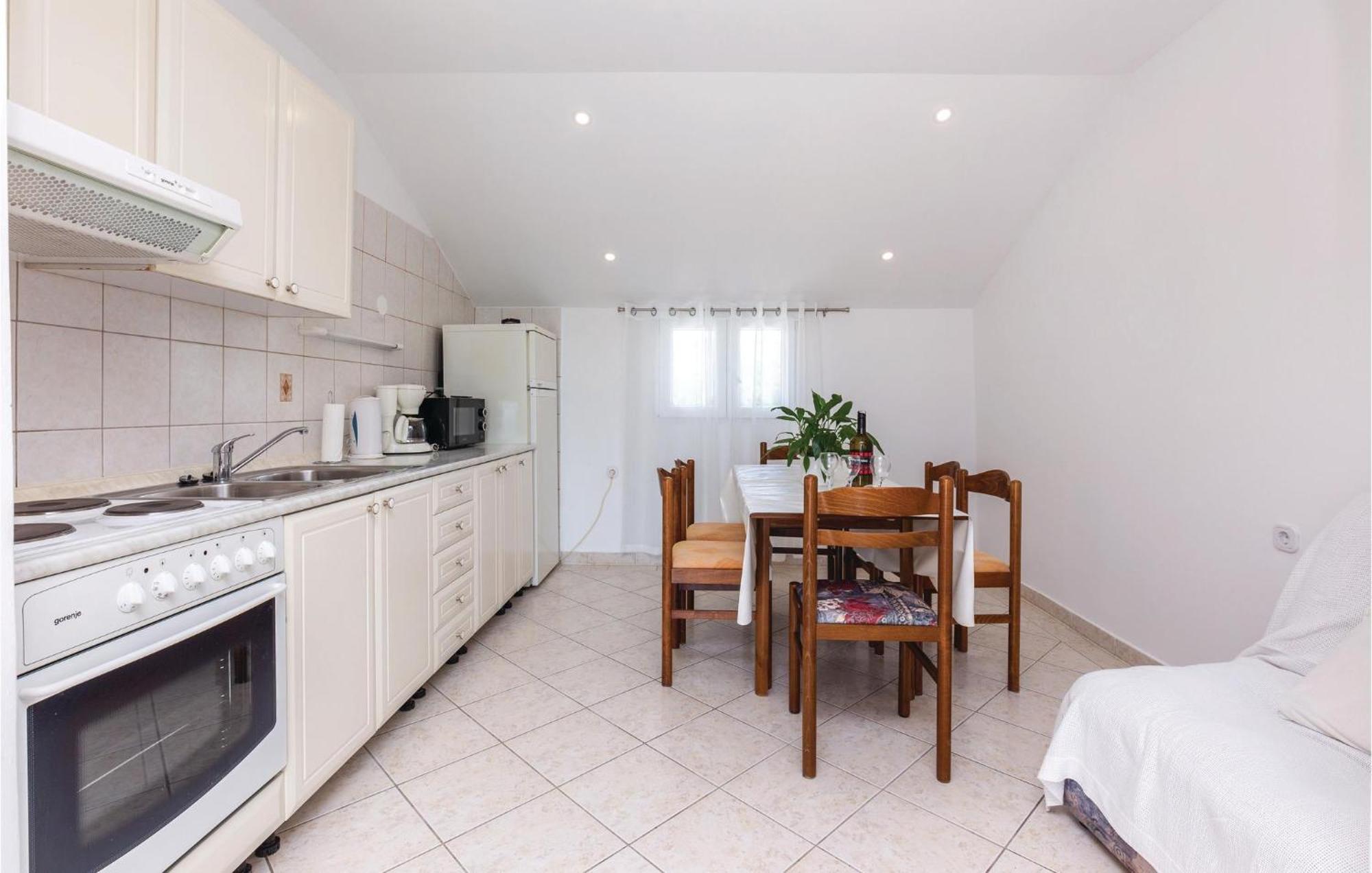 Nice Apartment In Crikvenica With Wifi エクステリア 写真