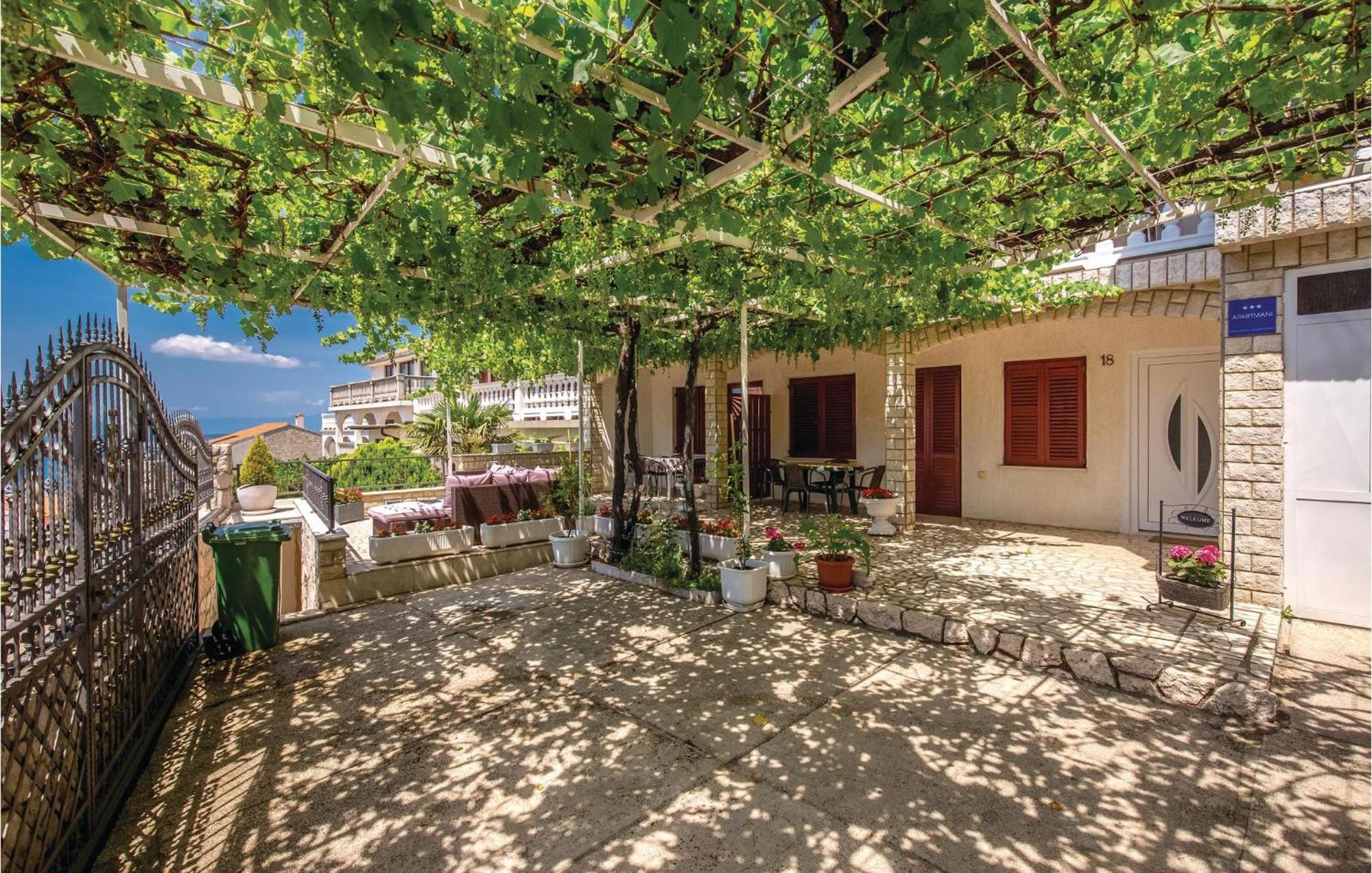 Nice Apartment In Crikvenica With Wifi エクステリア 写真