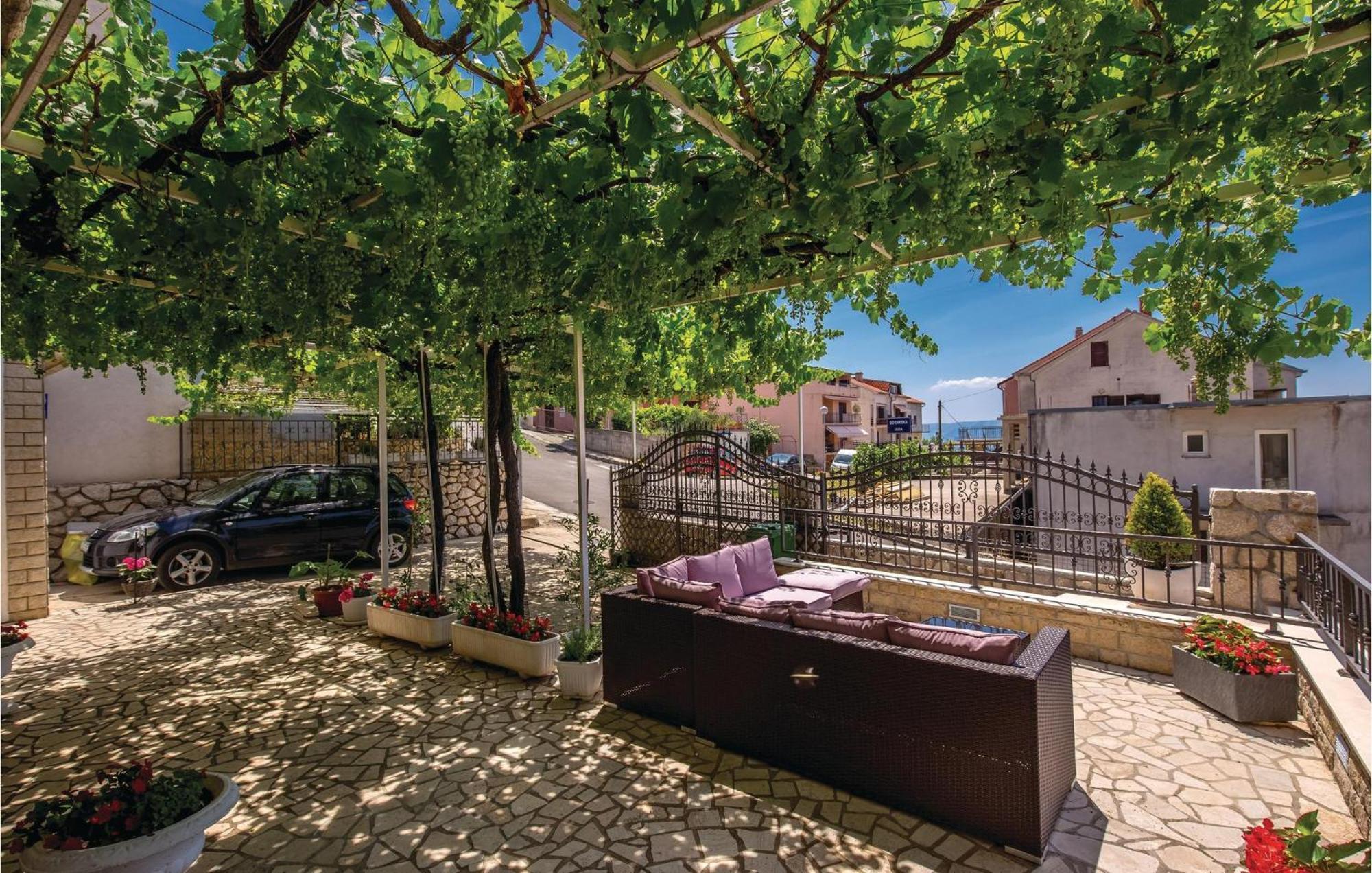 Nice Apartment In Crikvenica With Wifi エクステリア 写真
