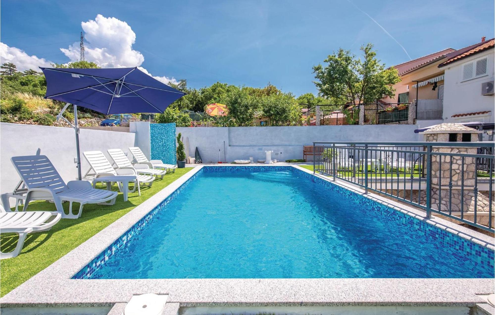 Nice Apartment In Crikvenica With Wifi エクステリア 写真